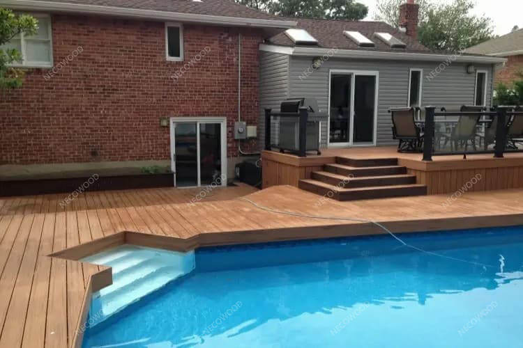 Necowood lanza la guía 2025 para terrazas de WPC para piscinas