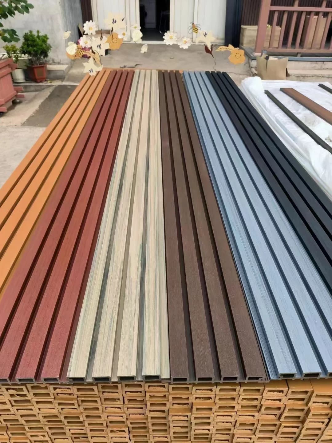 Envío de paneles de pared de WPC: 3 riesgos principales y cómo Necowood protege su contenedor