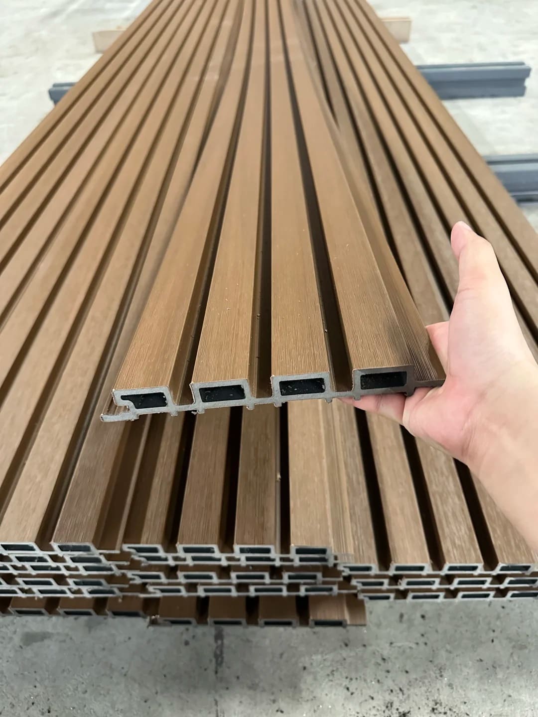 La tecnología de coextrusión ahora es estándar en más del 60 % de los nuevos paneles de pared de WPC