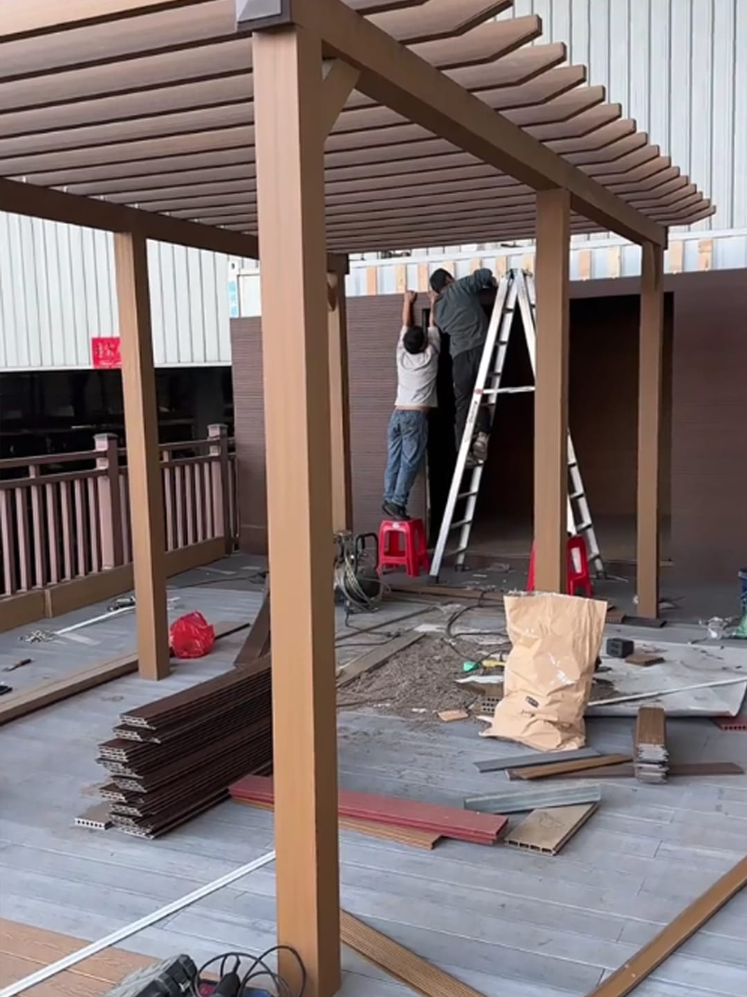 Guía de abastecimiento B2B de Necowood 2026: terrazas de WPC, revestimientos de ASA y pisos SPC directos de fábrica de China