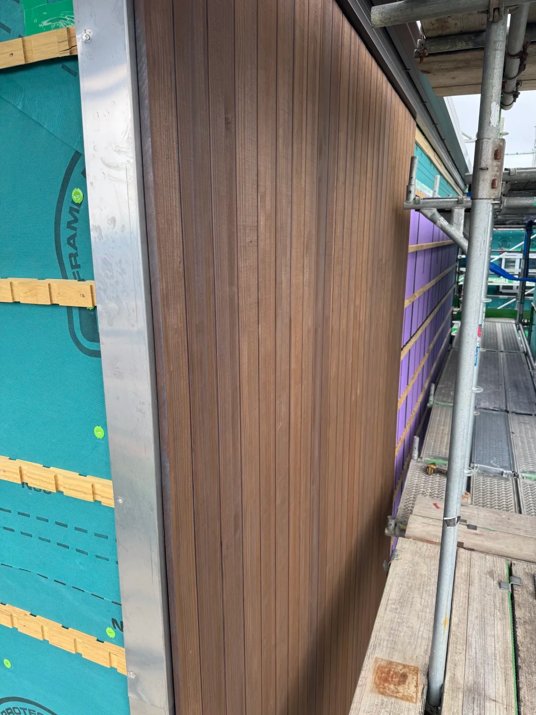 Cómo instalar paneles de pared de WPC: guía paso a paso