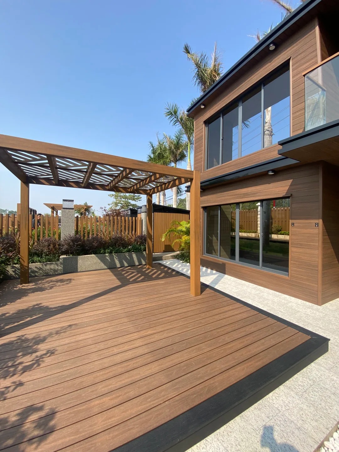 ¿Qué hace que los paneles NECOWOOD WPC sean perfectos para el revestimiento de paredes exteriores modernas?