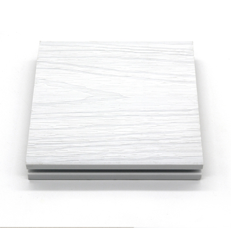 Cubierta de WPC en relieve gris claro de bajo mantenimiento
